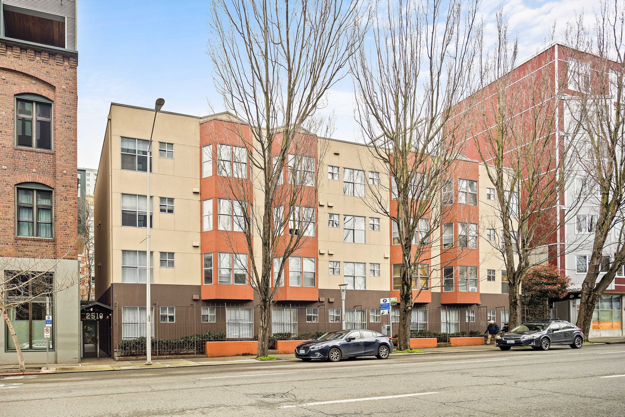 Ellis Court on Western Ave
